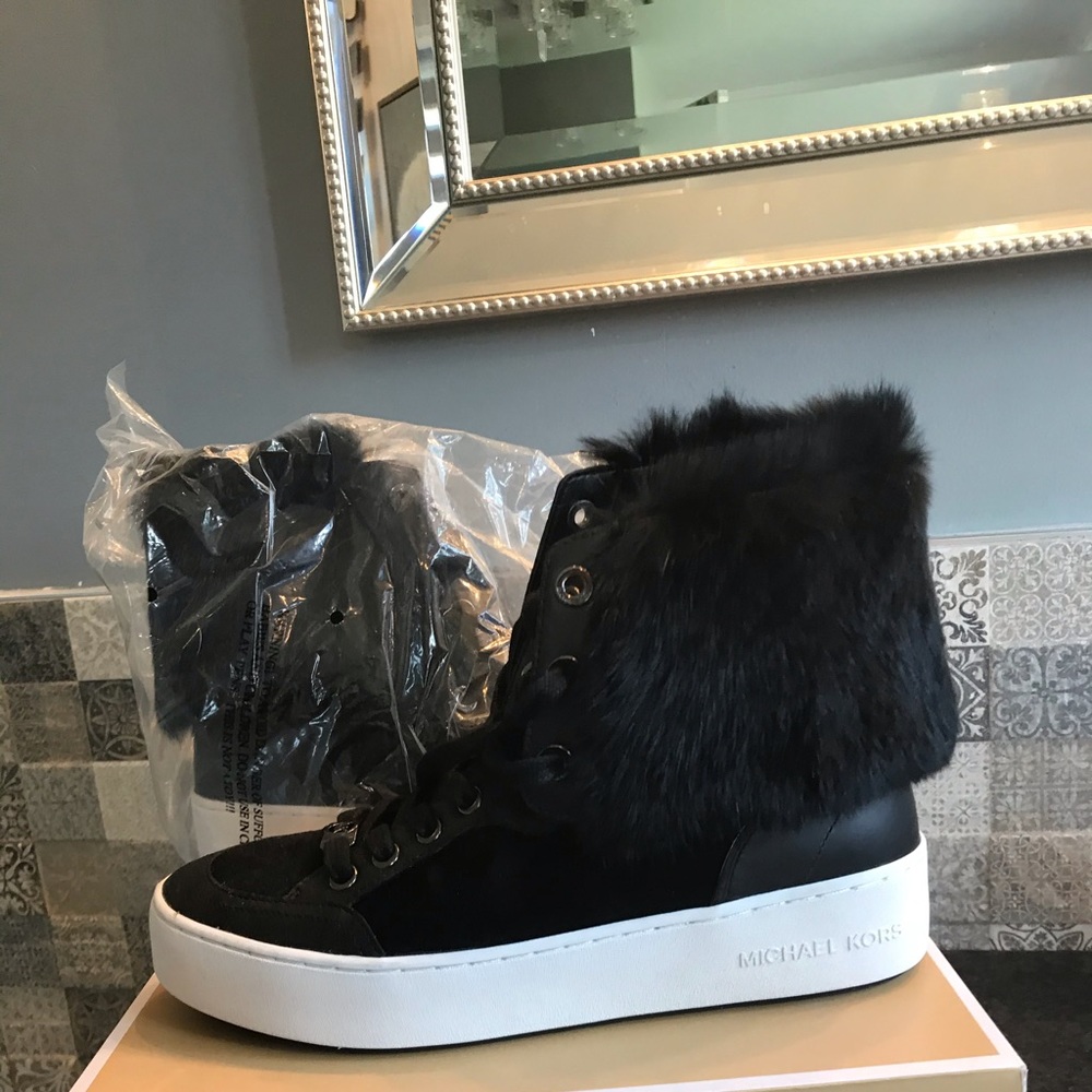 Amazing Brand new Michael Kors suede fur booties